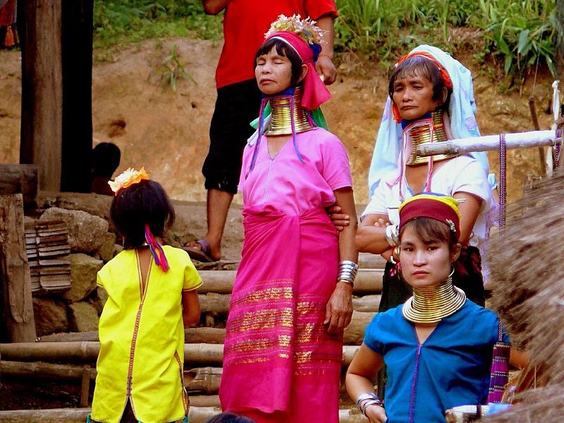 Жінки племені Падонг