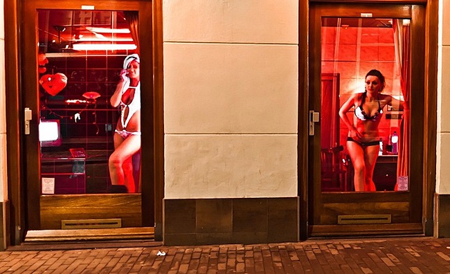 Квартал червоних ліхтарів в Амстердамі