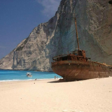 7 найкрасивіших місць планети, де можна побачити аварії корабля