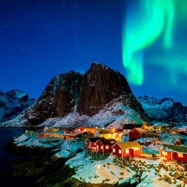 Куди поїхати у грудні 2025 року: ідеї для незабутньої зимової подорожі