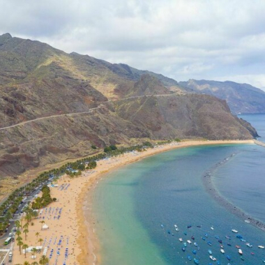 Пляж Тенеріфе створений із піску Сахари